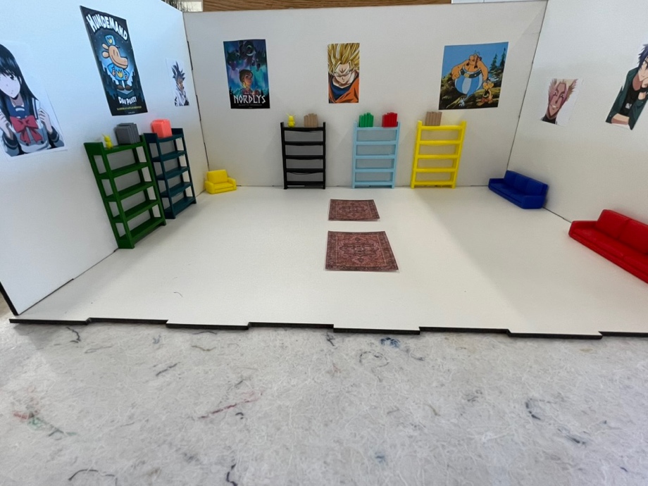Miniaturemodel af tegneserieområdet med 3D-printede møbler og udsmykning